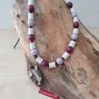 EM Zeckenketteli mit lila und violetten Holzperlen