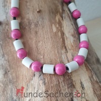 EM Zeckenketteli mit pinken Holzperlen